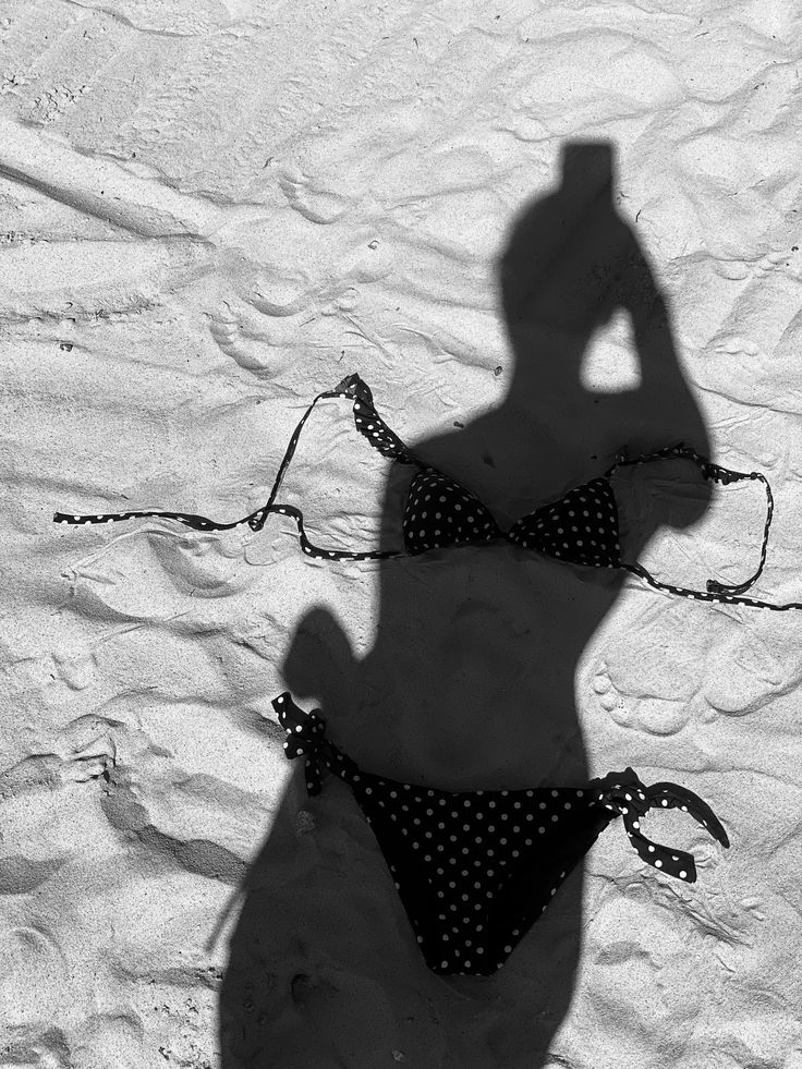 Mách Nàng Các Bộ Trang Phục Đi Biển Sống Ảo Hot Trend 2025 3 Trang phục đi biển sống ảo- Bikini