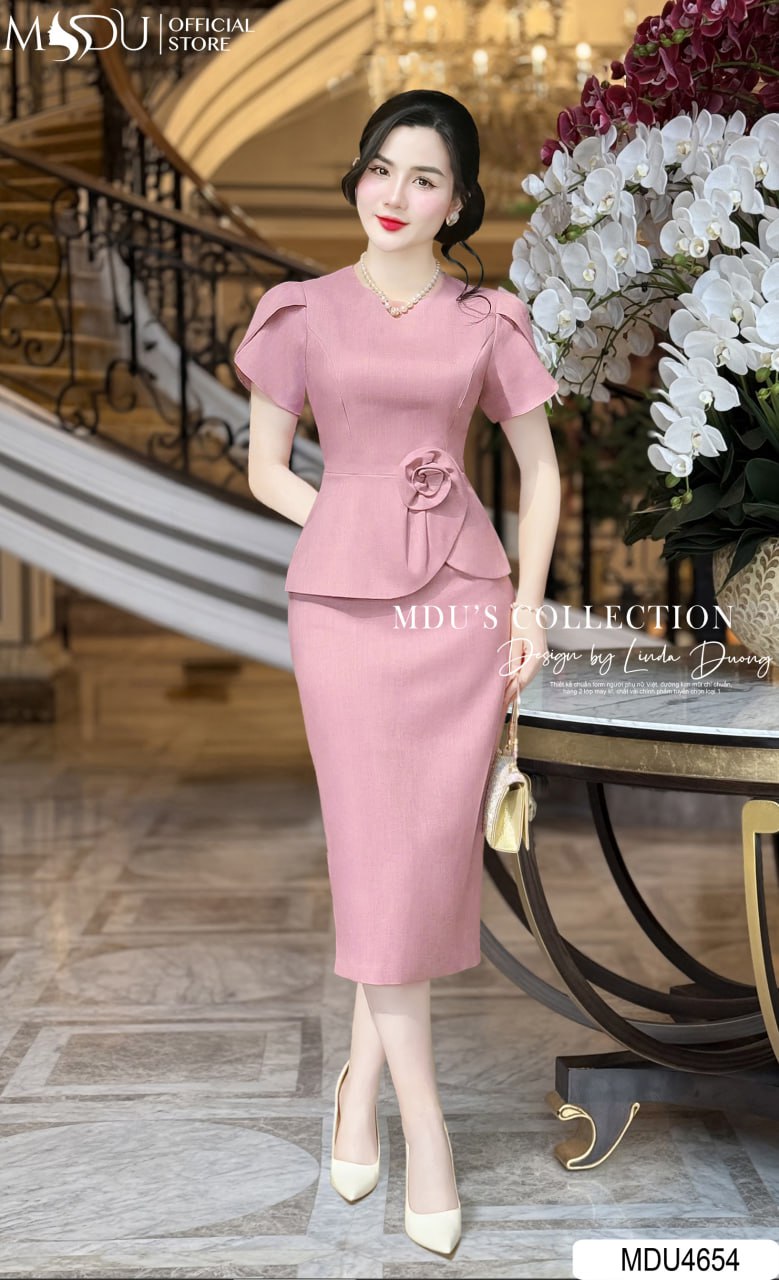 Váy Thiết Kế MDU4654 Màu Hồng Ngọt Ngào Dáng Ôm Body Hoa Xoắn Thanh Lịch 23 Váy Thiết Kế MDU4654 – Ngọt Ngào Và Quyến Rũ