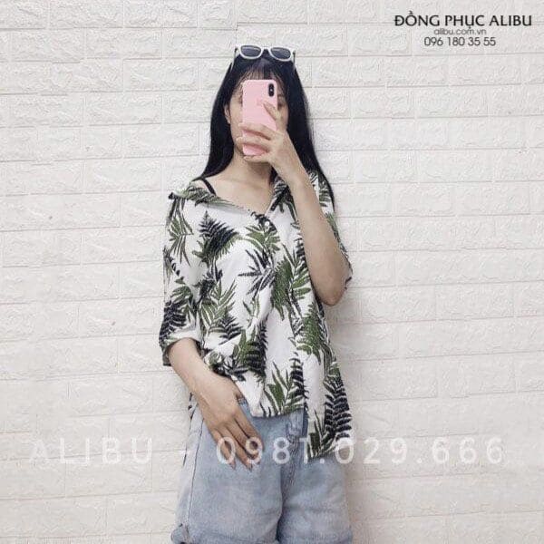 Áo Sơ Mi Hoa Lá Đi Biển Phong Cách Nhiệt Đới Cho Mọi Người Đi Biển 6 Cách Phối Đồ Với Áo Sơ Mi Hoa Lá Đi Biển