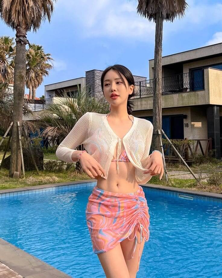 8 Cách Diện Đồ Đi Biển Sao Cho Xinh? Bí Kíp Từ Fashionista 3 Cách Diện Đồ Đi Biển Để Nổi Bật Nhất Biển - Chọn Đồ Bơi Phù Hợp Với Dáng Người
