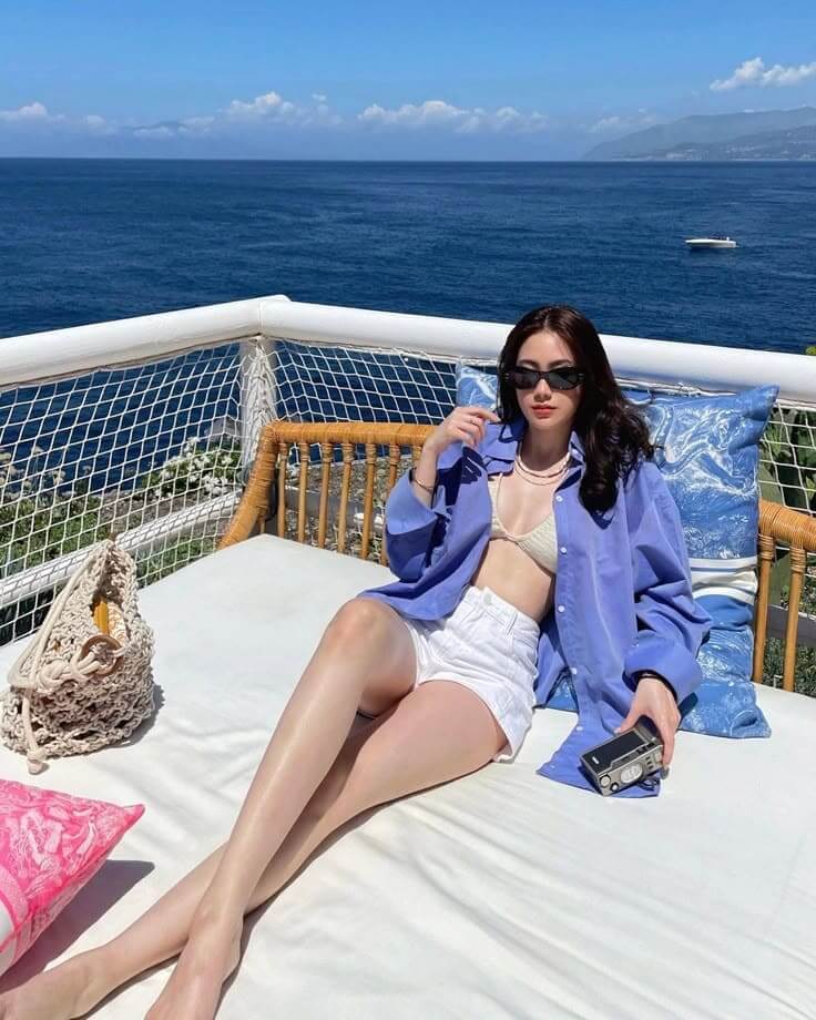 8 Cách Diện Đồ Đi Biển Sao Cho Xinh? Bí Kíp Từ Fashionista 12 Cách Diện Đồ Đi Biển Để Nổi Bật Nhất Biển - Bảo Vệ Làn Da Dưới Nắng Biển