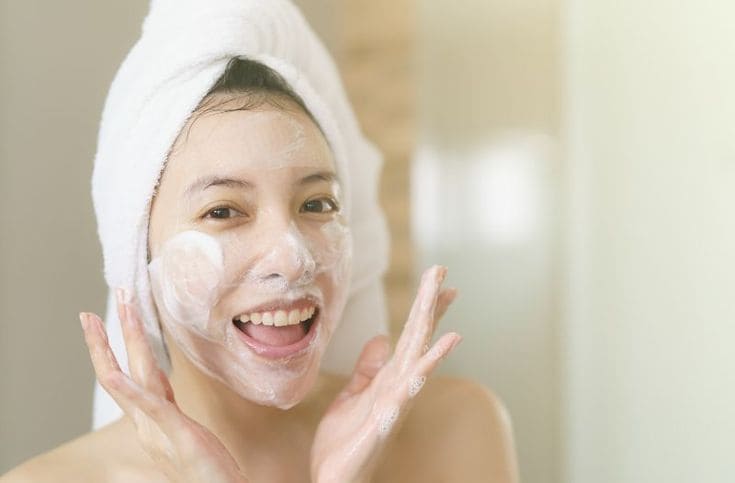 6 Bước Chăm Sóc Da Trước Khi Đi Biển Chia Sẻ Từ Chuyên Gia 3 Top Những Điều Cần Quan Tâm Đến Chăm Sóc Da Trước Khi Đi Biển - Làm sạch da