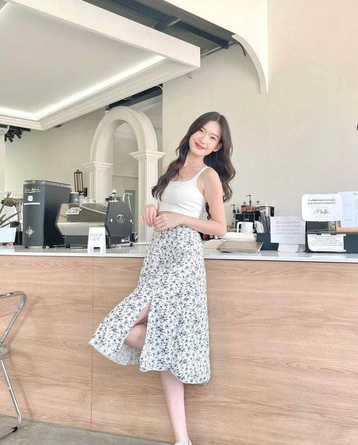 Xu Hướng Chân Váy Hoa Đi Biển Đẹp, Hot Nhất Mùa Hè 2025 2 Vì Sao Chân Váy Hoa Đi Biển Là Lựa Chọn Hoàn Hảo
