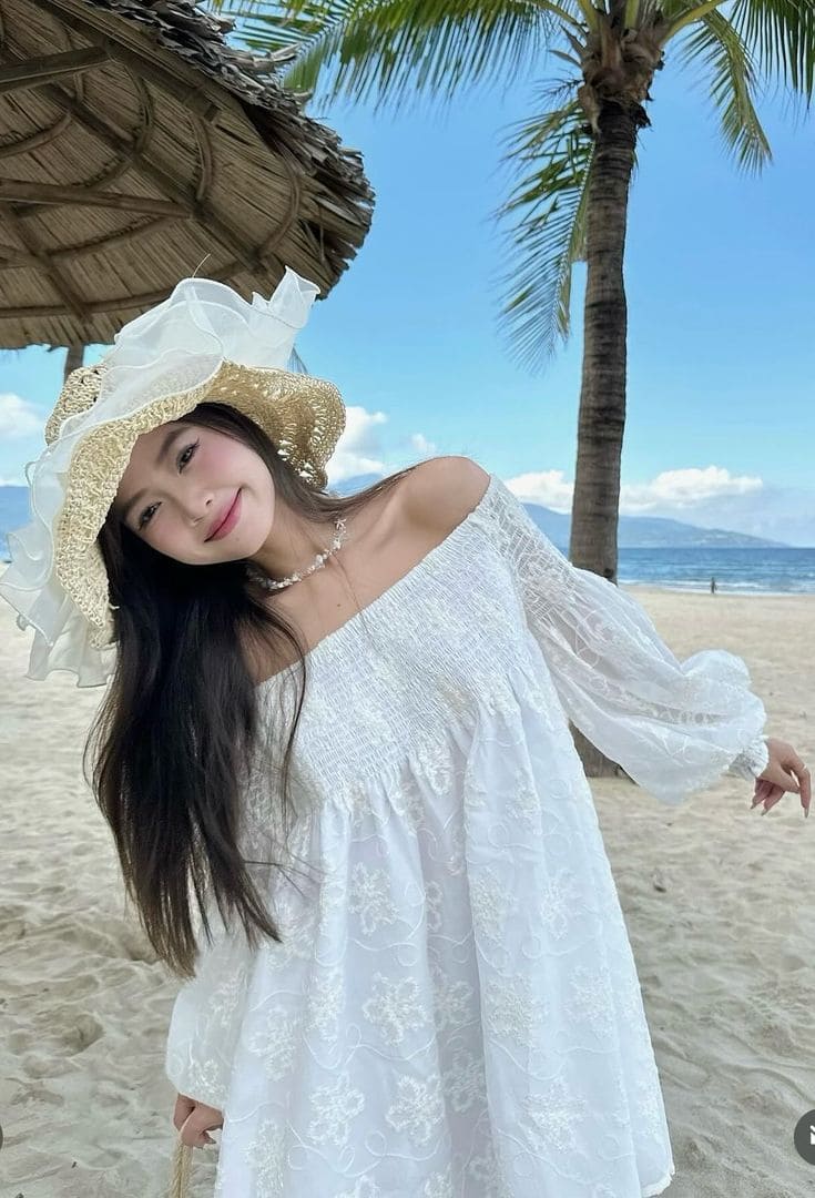Top 10 Mẫu Đầm Đi Biển Ngắn Giúp Bạn “Sống Ảo” Cực Chất 6 Các kiểu đầm đi biển ngắn khiến nàng mê mẩn - Đầm trễ vai ngắn