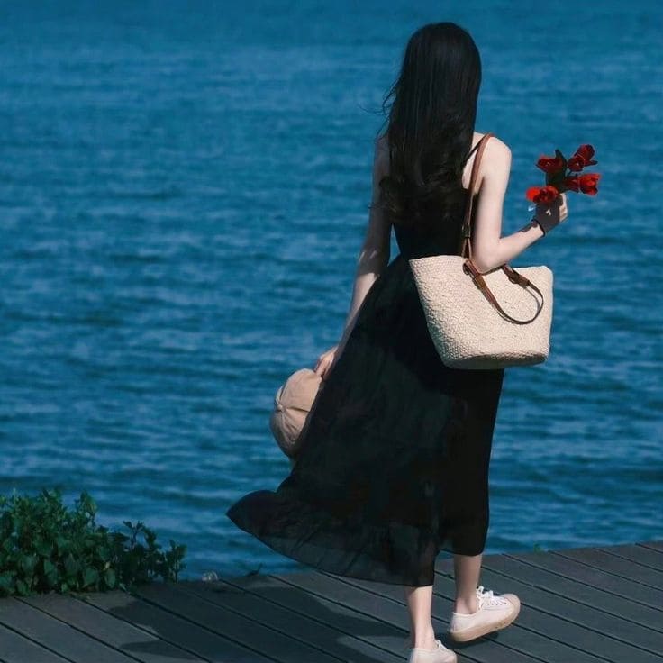 Đầm Maxi Đi Biển Màu Đen Phong Cách Sang Chảnh Quyến Rũ Cho Chị Em 14 Cách Phối Đồ Với Đầm Maxi Đi Biển Màu Đen