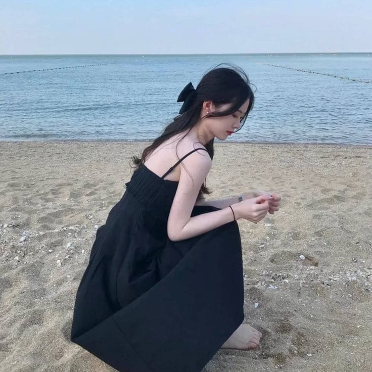 Đầm Maxi Đi Biển Màu Đen Phong Cách Sang Chảnh Quyến Rũ Cho Chị Em 4 Các kiểu Đầm Maxi Đi Biển Màu Đen Phổ Biến - Đầm Maxi 2 Dây