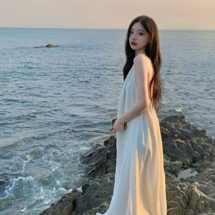 Đầm Maxi Hở Lưng Đi Biển Quyến Rũ, Hóa Nàng Thơ Bên Biển Xanh 3 Tại sao đầm maxi hở lưng đi biển là lựa chọn hoàn hảo