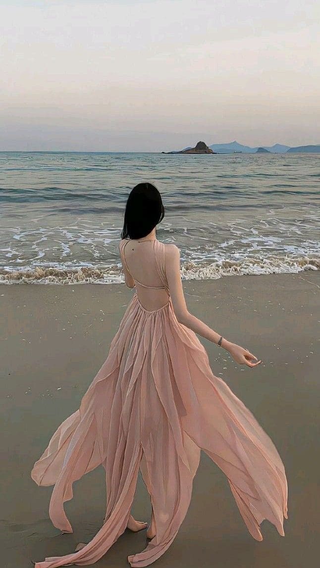 Đầm Maxi Hở Lưng Đi Biển Quyến Rũ, Hóa Nàng Thơ Bên Biển Xanh 14 Bí kíp chụp ảnh đẹp với đầm maxi hở lưng đi biển