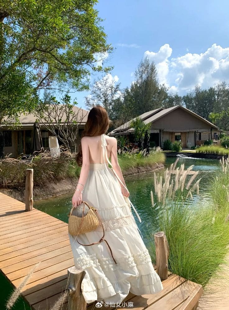 Đầm Maxi Hở Lưng Đi Biển Quyến Rũ, Hóa Nàng Thơ Bên Biển Xanh 11 Cách phối đồ với đầm maxi hở lưng đi biển