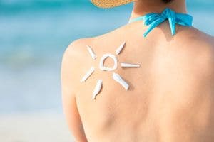 Đồ Bộ Đi Biển Hot Trend 2025 – Chị Em Không Thể Bỏ Qua 12 Lưu Ý Khi Chuẩn Bị Đồ Bộ Đi Biển