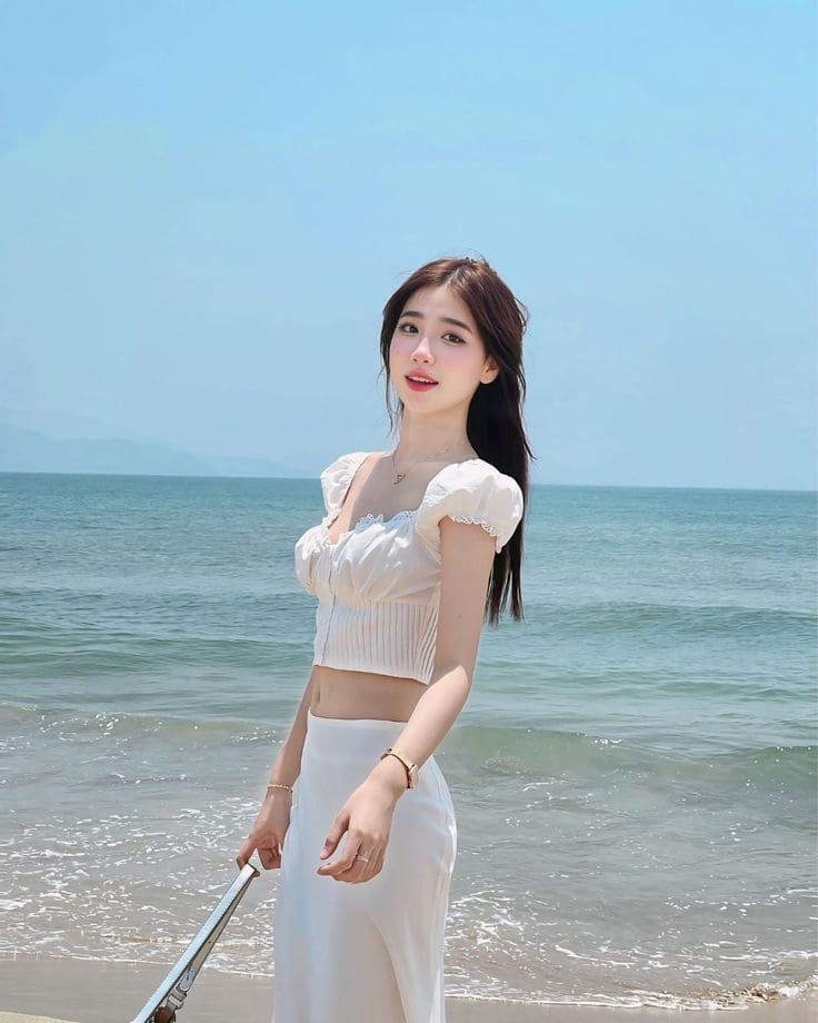 Đồ Bộ Đi Biển Hot Trend 2025 – Chị Em Không Thể Bỏ Qua 15 Mẹo Phối Bộ Đi Biển Để “Cháy Máy” Khi Chụp Ảnh