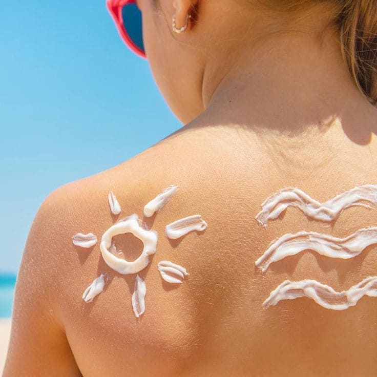 Hướng Dẫn Cách Chọn Kem Chống Nắng Body Đi Biển Đúng Cách Cho Da Nhạy Cảm 17 Cách Dùng Kem Chống Nắng Body Đi Biển Đúng Chuẩn Từ Linh-Thoa Trước Khi Nắng Nắng