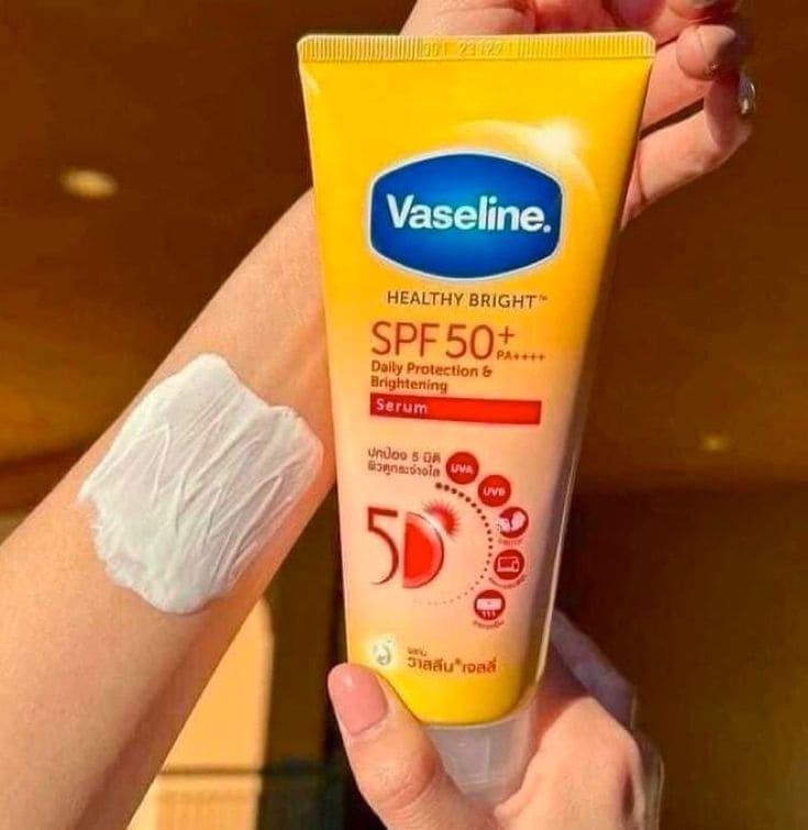 Hướng Dẫn Cách Chọn Kem Chống Nắng Body Đi Biển Đúng Cách Cho Da Nhạy Cảm 18 Cách Dùng Kem Chống Nắng Body Đi Biển Đúng Chuẩn Từ Linh-Dùng Đủ Lượng