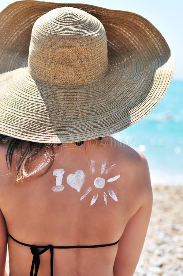 Hướng Dẫn Cách Chọn Kem Chống Nắng Body Đi Biển Đúng Cách Cho Da Nhạy Cảm 19 Cách Dùng Kem Chống Nắng Body Đi Biển Đúng Chuẩn Từ Linh-Thoa Lại Thường Xuyên