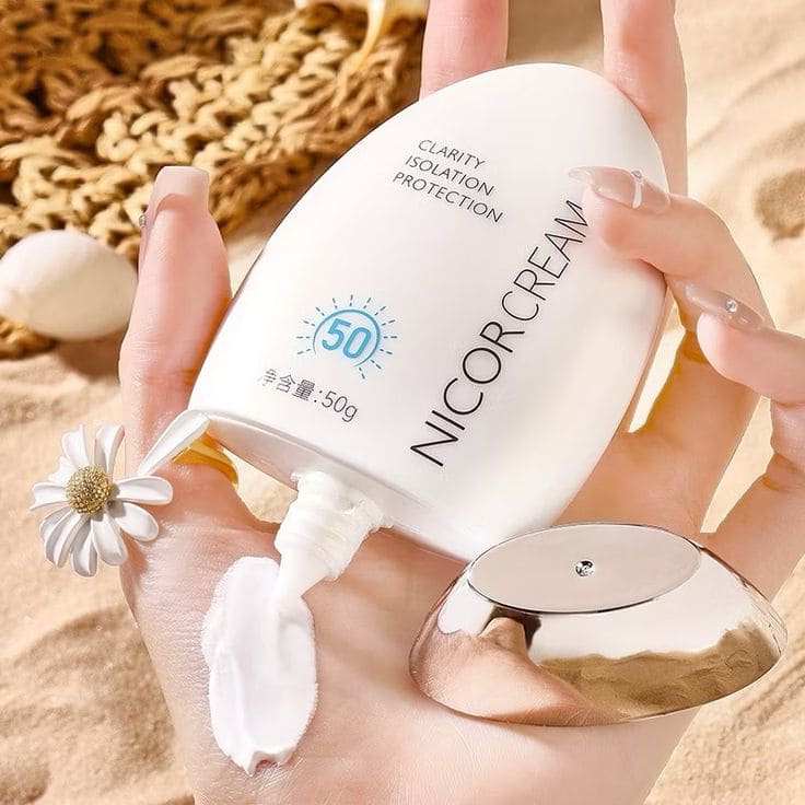 Hướng Dẫn Cách Chọn Kem Chống Nắng Body Đi Biển Đúng Cách Cho Da Nhạy Cảm 21 Lưu Ý Khi Chọn Kem Chống Nắng Body Đi Biển Từ Một Ô Mê Du Lịch-Phù Hợp Với Loại Da