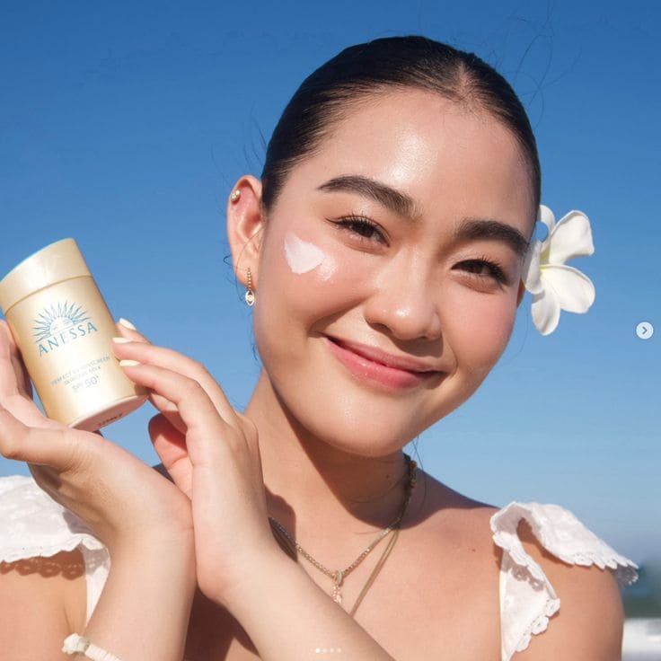 Hướng Dẫn Cách Chọn Kem Chống Nắng Body Đi Biển Đúng Cách Cho Da Nhạy Cảm 10 Top Kem Chống Nắng Body Đi Biển Mình Đã Thử Và Mê Đắm-Sữa Dưỡng Da Chống Nắng Anessa Perfect UV
