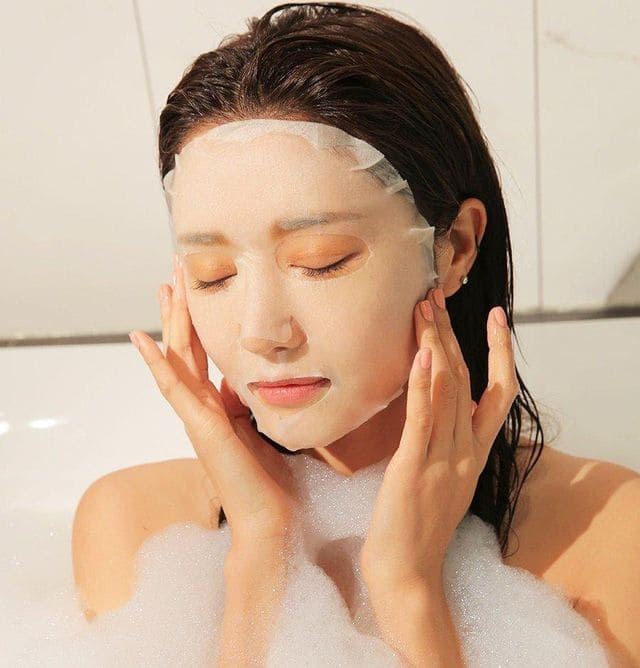 Da Mịn Màng Dưới Ánh Nắng Với 10 Loại Mặt Nạ Dưỡng Da Đi Biển 18 Cách Dùng Mặt Nạ Dưỡng Da Đi Biển Hiệu Quả Nhất - Trong Khi Đi Biển
