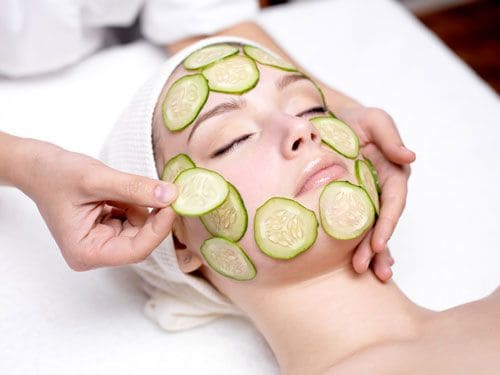 Da Mịn Màng Dưới Ánh Nắng Với 10 Loại Mặt Nạ Dưỡng Da Đi Biển 7 Các Loại Mặt Nạ Dưỡng Da Đi Biển Phù Hợp Mọi Làn Da - Mặt Nạ Dưa Leo