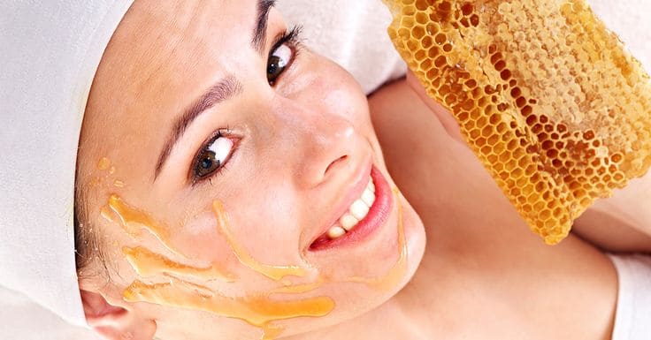 Da Mịn Màng Dưới Ánh Nắng Với 10 Loại Mặt Nạ Dưỡng Da Đi Biển 10 Các Loại Mặt Nạ Dưỡng Da Đi Biển Phù Hợp Mọi Làn Da - Mặt Nạ Mật Ong