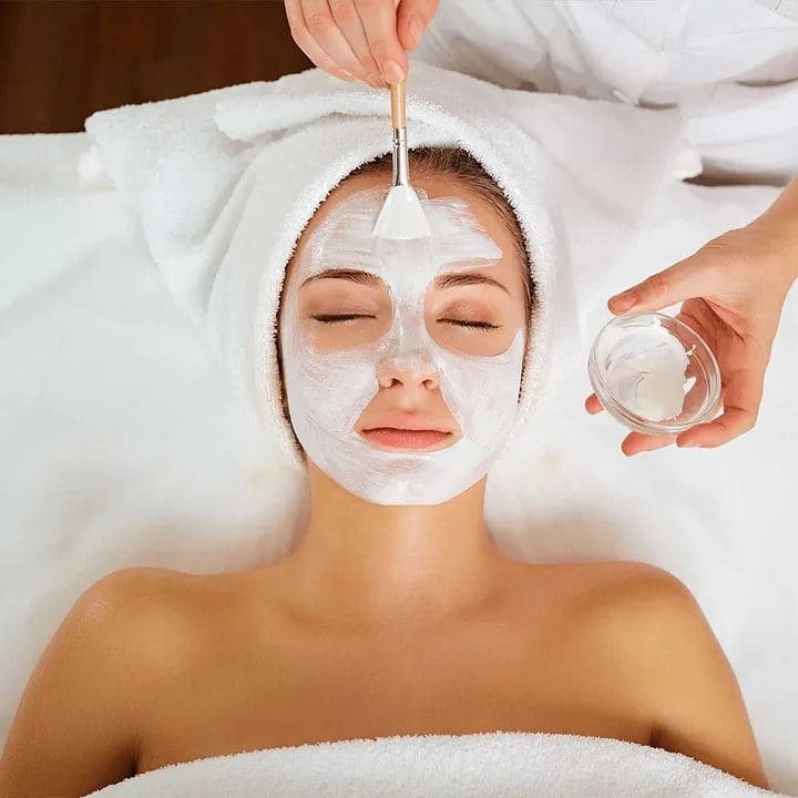 Da Mịn Màng Dưới Ánh Nắng Với 10 Loại Mặt Nạ Dưỡng Da Đi Biển 11 Các Loại Mặt Nạ Dưỡng Da Đi Biển Phù Hợp Mọi Làn Da - Mặt Nạ Sữa Chua