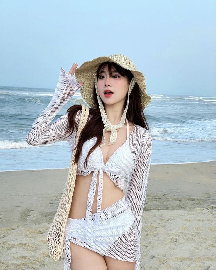 Hè 2025 Rực Rỡ Với Những Bộ Quần Áo Đi Biển Đỉnh Cao Phong Cách 5 Top Những Bộ Quần Áo Đi Biển Hot Hit 2025 - Bikini