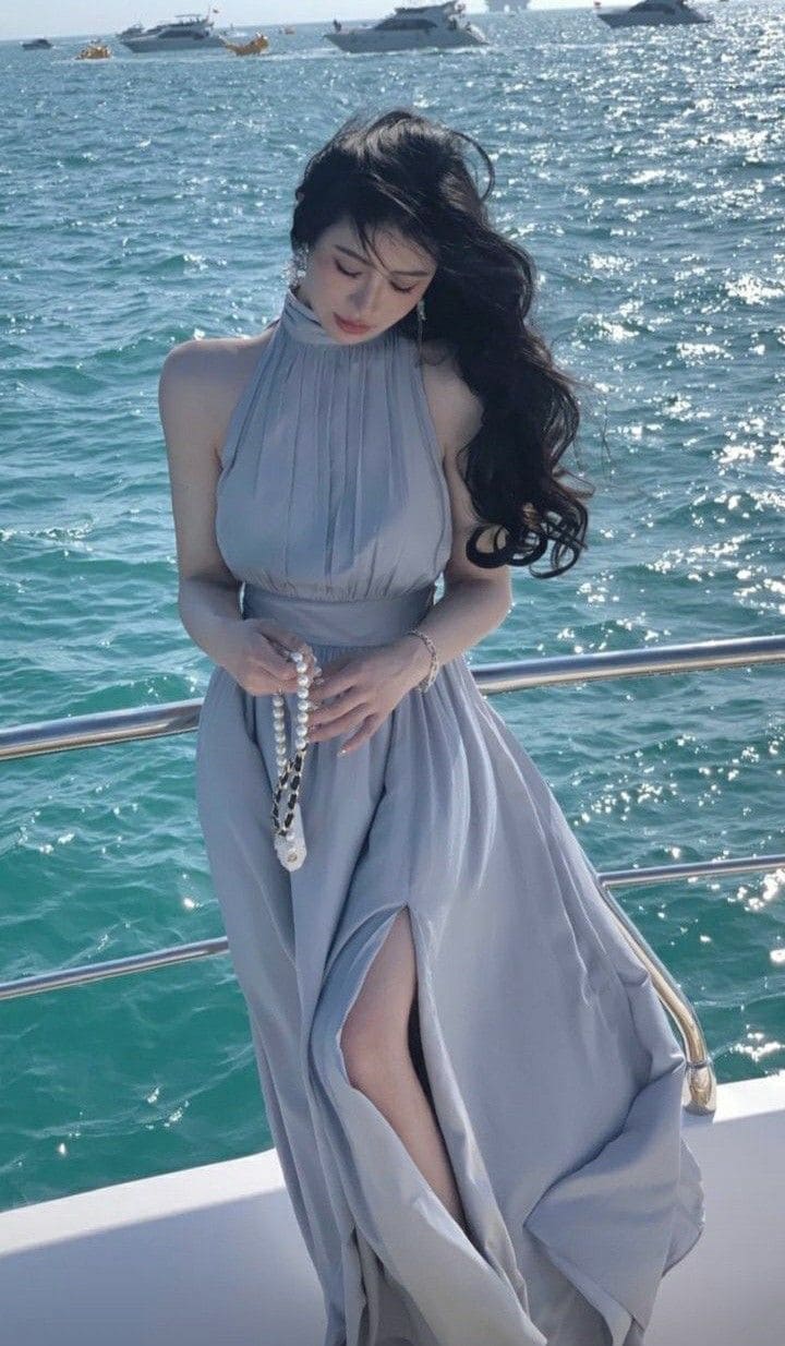 Phối Đồ Đi Biển Nữ Bí Quyết Trở Thành Tâm Điểm 7 Phối đồ đi biển cho nữ - Váy maxi
