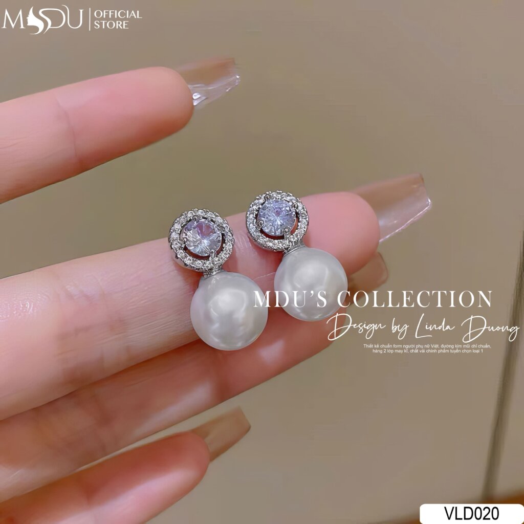 VLD020 – Bông Tai Ngọc Trai Viền Đá Sang Trọng 20 Tỏa Sáng Nhẹ Nhàng Với Vẻ Đẹp Cổ Điển Đầy Tinh Tế Của VLD020