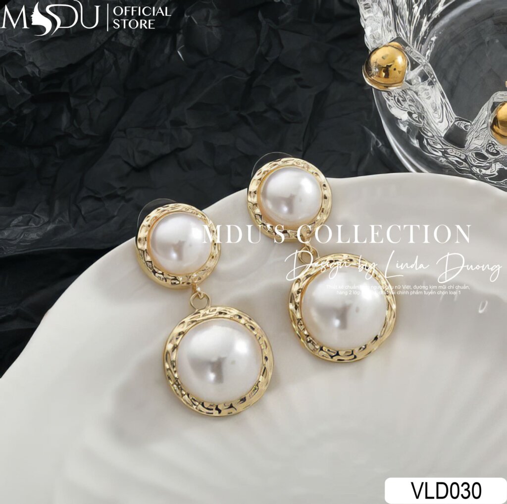 VLD030 – Hoa Tai Ngọc Trai Viền Vàng Nổi Bật Và Quý Phái 19 Nét Đẹp Viền Vàng – Hoa Tai Ngọc Trai VLD030 Tỏa Sáng Khí Chất Riêng