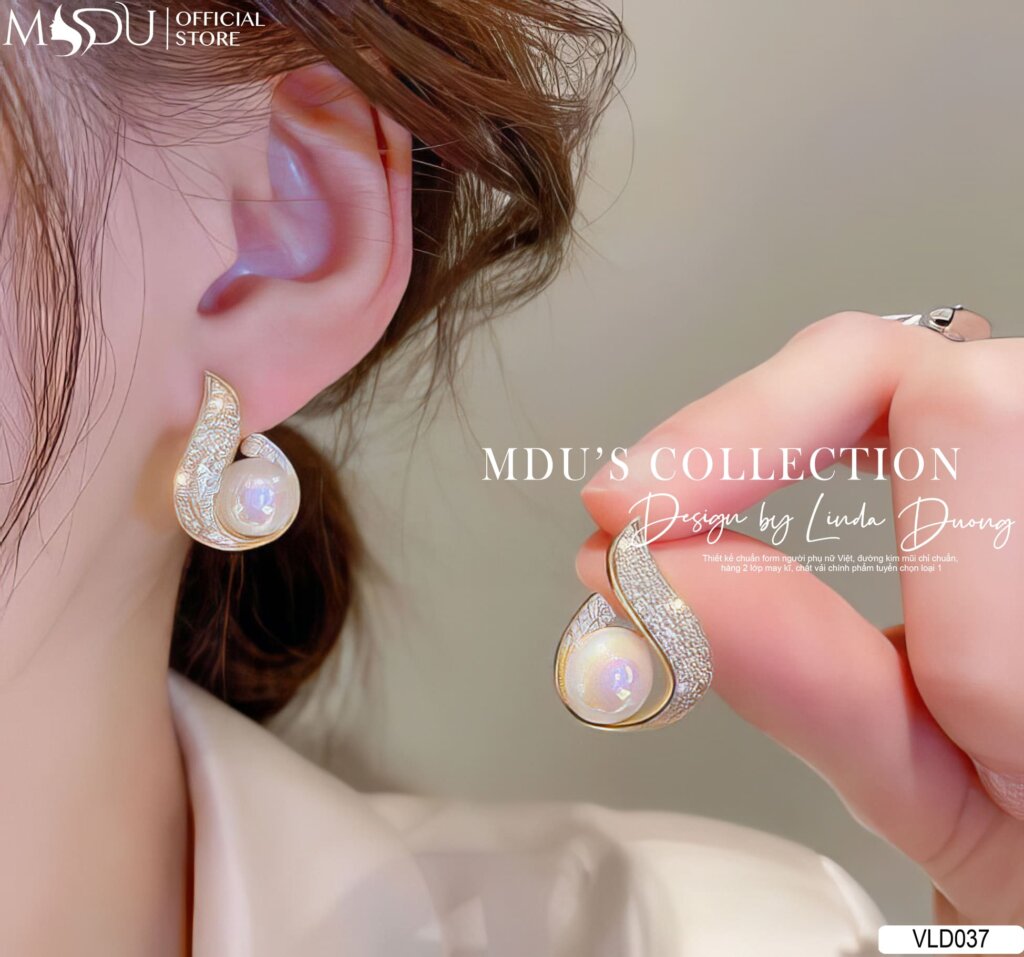 VLD037 – Hoa Tai Ngọc Trai Uốn Lượn Viền Đá Sáng Tạo 19 VLD037 – Nét Đẹp Uốn Lượn Thanh Thoát Cho Quý Cô Thời Thượng
