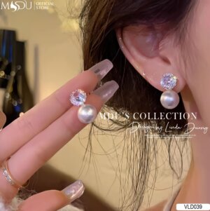 VLD039 – Hoa Tai Ngọc Trai Viền Đá Tỏa Sáng Sang Trọng