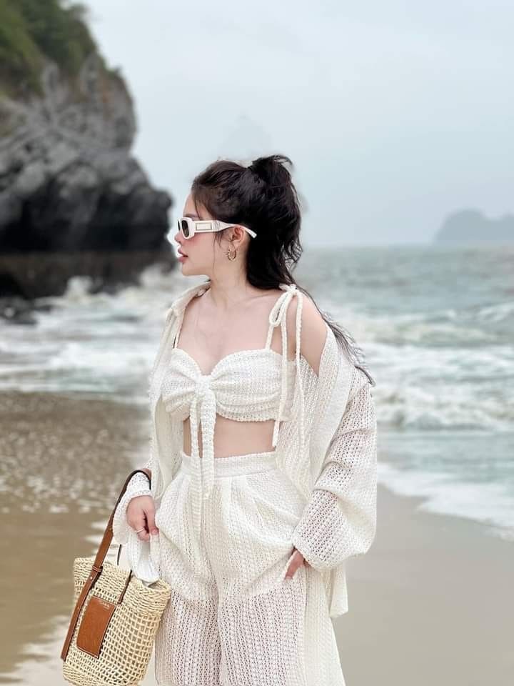 Hè Này, Hãy Thử Ngay 6 Set Đồ Trắng Đi Biển Siêu Hot Trend 12 Những Set Đồ Trắng Đi Biển Sốt Nhất 2025 -