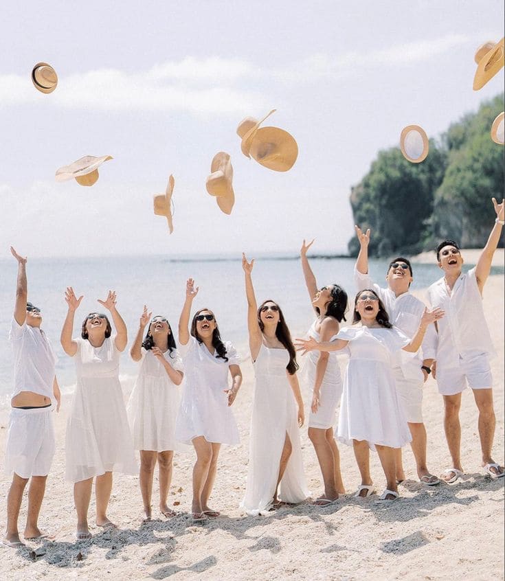 Hè Này, Hãy Thử Ngay 6 Set Đồ Trắng Đi Biển Siêu Hot Trend 15 Những Set Đồ Trắng Đi Biển Sốt Nhất 2025 -