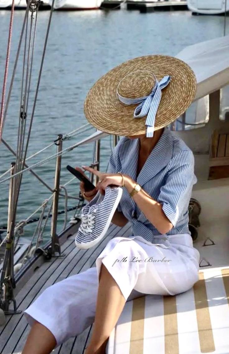 Thời Trang Đi Biển Của Sao Hàn Bí Quyết Tỏa Sáng Như Jennie và Rose 18 Xu Hướng Thời Trang Đi Biển Của Sao Hàn 2024-2025