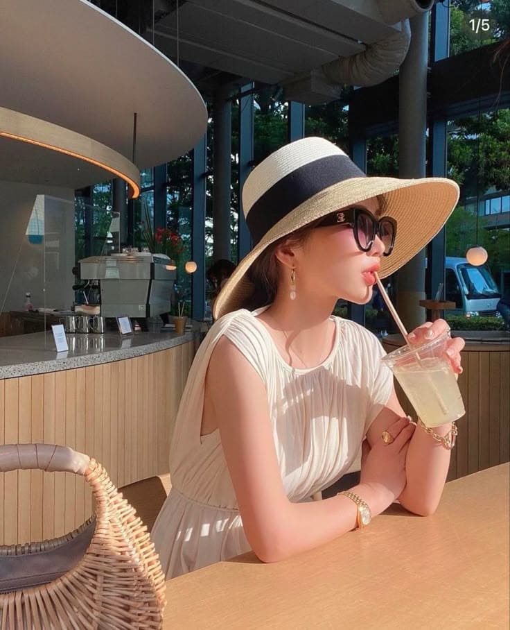 Thời Trang Đi Biển Của Sao Hàn Bí Quyết Tỏa Sáng Như Jennie và Rose 19 Xu Hướng Thời Trang Đi Biển Của Sao Hàn 2024-2025