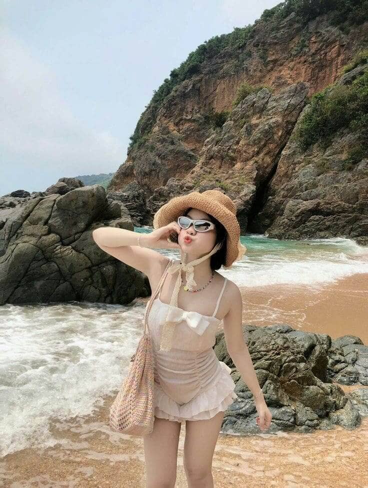 Thời Trang Đi Biển Phú Quốc Bí Kíp Phối Đồ Cho Chuyến Đi “Triệu Like” 11 Gợi Ý Trang Phục Thời Trang Đi Biển Phú Quốc - Jumpsuit