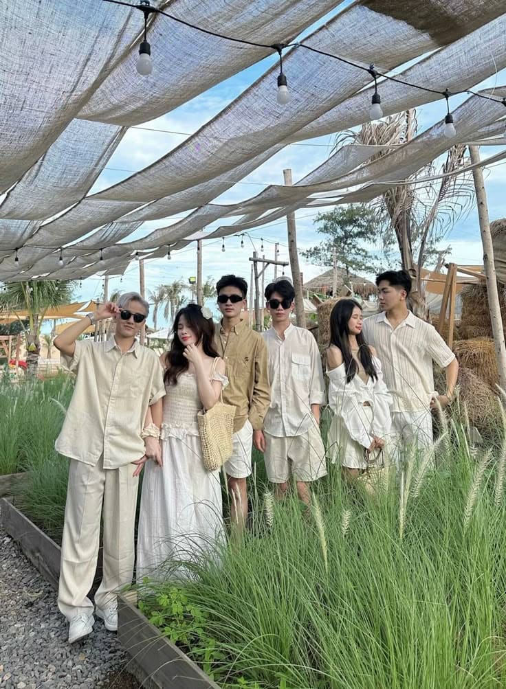Thời Trang Du Lịch Biển 2025 Xu Hướng Đẹp Lung Linh Cho Nàng 15 Thời Trang Du Lịch Biển Cho Gia Đình Và Nhóm Bạn