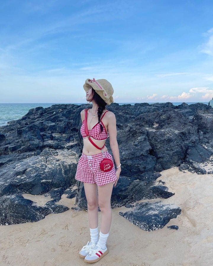 Trang Phục Đi Biển Cho Người Lùn 10 Set Đồ Hack Style Siêu Xinh 19 Gợi ý set đồ đi biển hoàn chỉnh