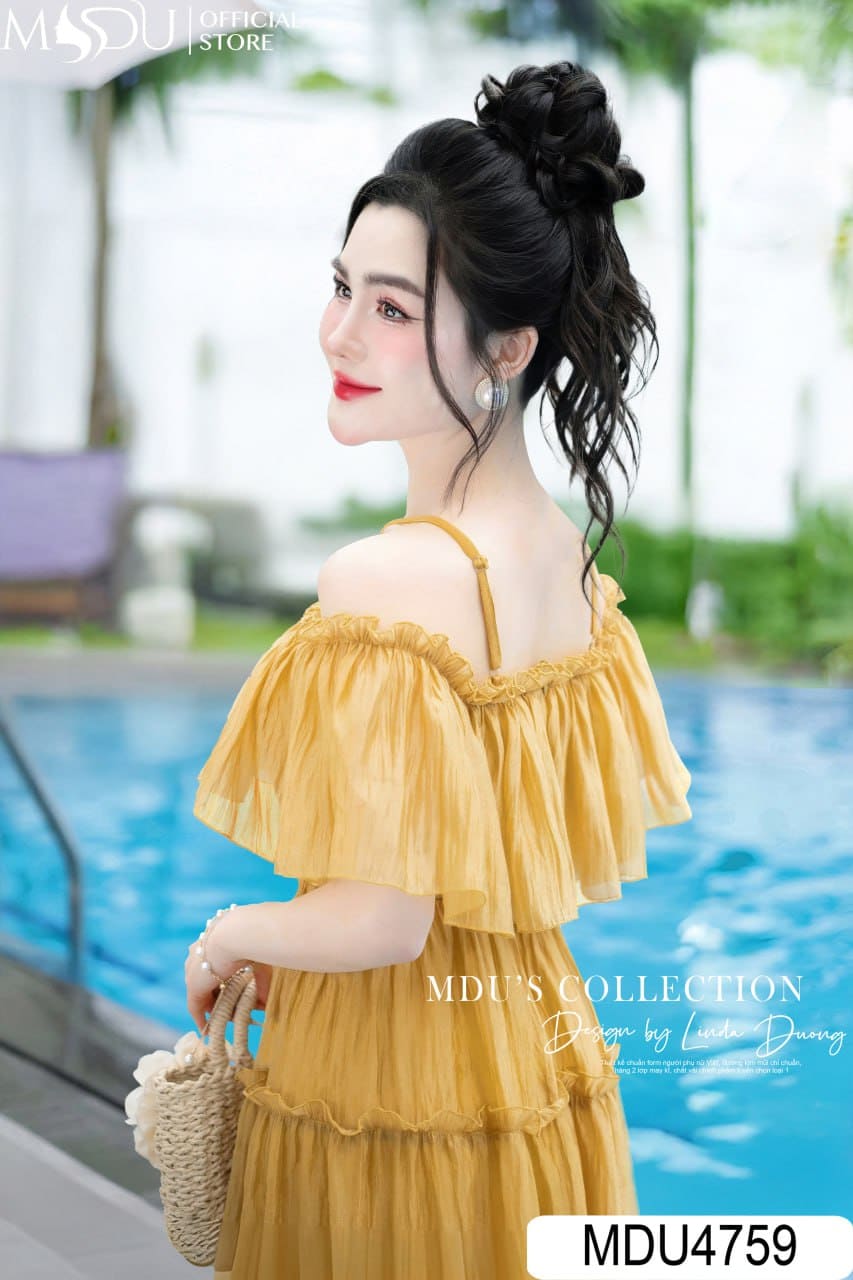 Trang Phục Đi Biển Cho Người Lùn 10 Set Đồ Hack Style Siêu Xinh 10 Các kiểu trang phục đi biển cho người lùn đáng thử - Đầm hở lưng và buộc dây Gợi cảm và nổi bật