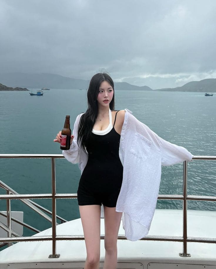 8+ Trang Phục Đi Biển Sống Ảo Cực Cháy Cho Mùa Hè 2025 10 Các loại trang phục đi biển ảo không thể bỏ qua - Jumpsuit