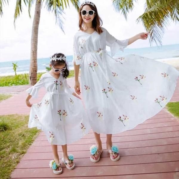 Tỏa Sáng Với Váy Đôi Đi Biển Cho Mẹ Và Bé Trong Mọi Bức Ảnh 13 Phối Phụ Kiện Với Váy Đôi Đi Biển - Bí Quyết Tỏa Sáng