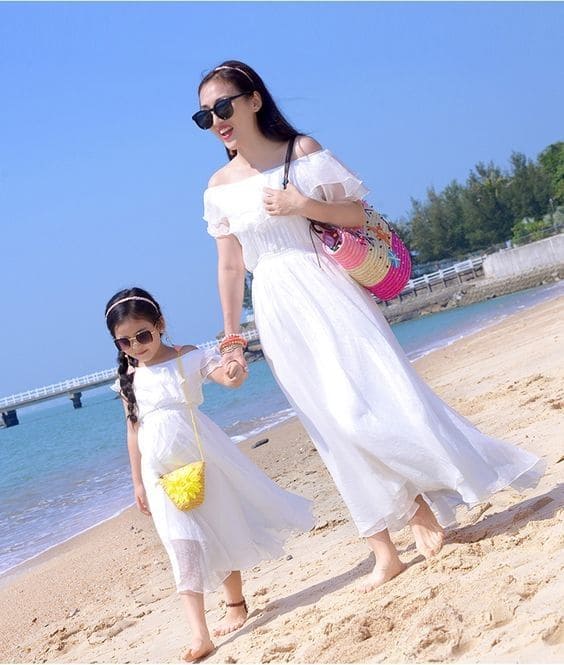 Tỏa Sáng Với Váy Đôi Đi Biển Cho Mẹ Và Bé Trong Mọi Bức Ảnh 8 Các Kiểu Váy Đôi Đi Biển Đẹp Lung Linh Cho Mẹ Và Bé -