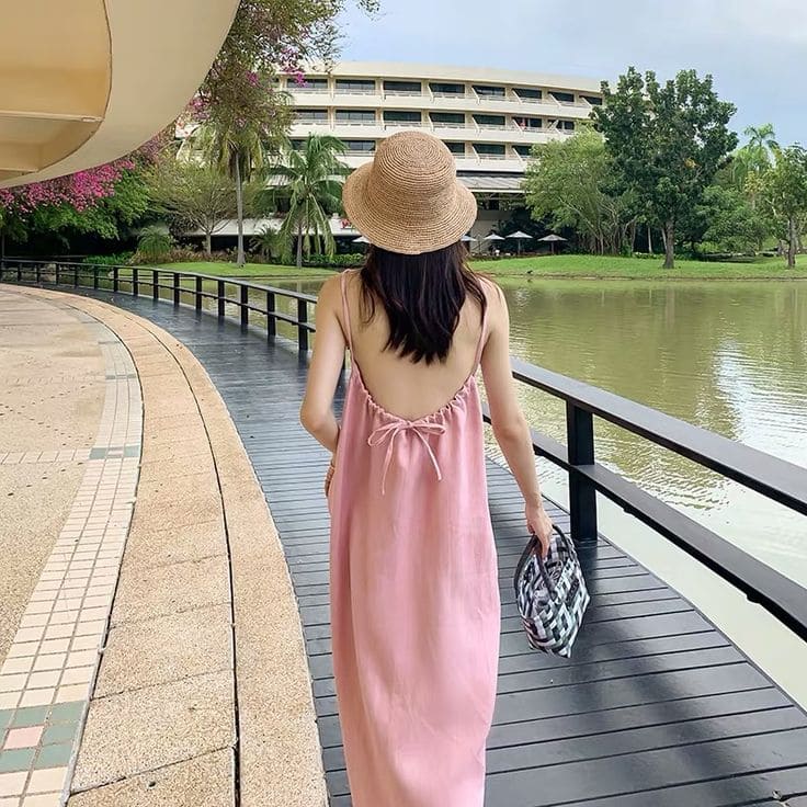 7+ Mẫu Váy Đi Biển Cho Người Thấp Hack Chiều Cao Tôn Dáng 11 Các Kiểu Váy Đi Biển Phù Hợp Cho Người Thấp - Váy Hở Lưng Điểm Nhấn Quyến Rũ