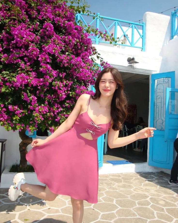 Váy Đi Biển Màu Hồng - Outfit Hoàn Hảo Cho Ảnh Sống Ảo 2025 14 Bí Quyết Chọn Váy Đi Biển Màu Hồng Theo Vóc Dáng