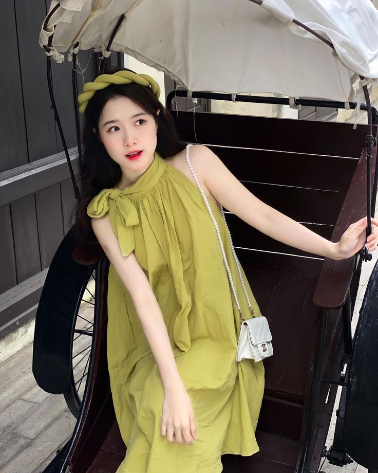 Biến Hóa Với 5 Kiểu Váy Đi Biển Màu Xanh Bơ Cho Mùa Hè Năng Động 3 Vì sao váy đi biển màu xanh bơ là lựa chọn không thể bỏ qua