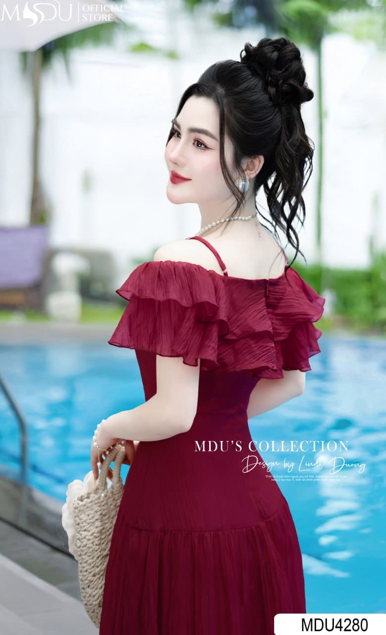 Top 10 Mẫu Váy Đi Chơi Biển Đẹp Nhất 2025 Cho Mọi Cô Nàng 10 Các kiểu váy đi chơi biển làm bạn “đốn tim” mọi ánh nhìn - Váy hở lưng