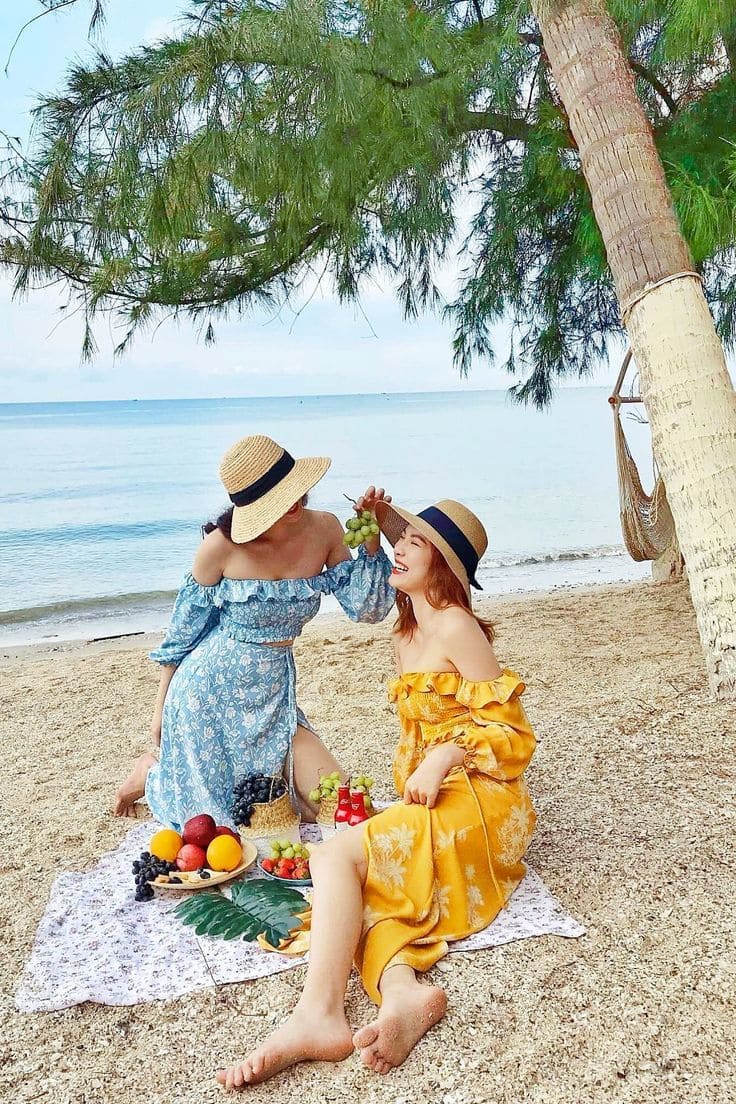 Top 6+ Mẫu Váy Đồng Phục Đi Biển Đẹp Lung Linh Cho Team Bạn 2 Tại Sao Váy Đồng Phục Đi Biển Là "Chân Ái" Cho Mọi Chuyến Đi?