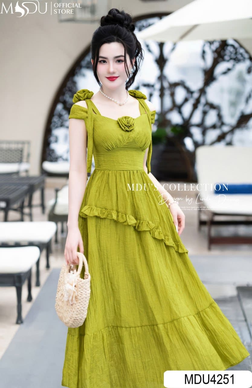 Khám Phá Sức Hút Của Váy Maxi Đi Biển Hai Dây Trong Mùa Hè 7 Các kiểu dáng váy maxi đi biển hai dây hot nhất - Váy maxi thắt eo