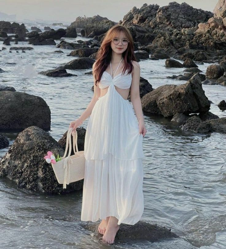 Váy Maxi Đi Biển Màu Trắng, Phong Cách Nàng Thơ Trên Bãi Biển 14 Các Kiểu Dáng Váy Maxi Đi Biển Màu Trắng Đẹp Mê Hồn - Váy Maxi Cut-Out