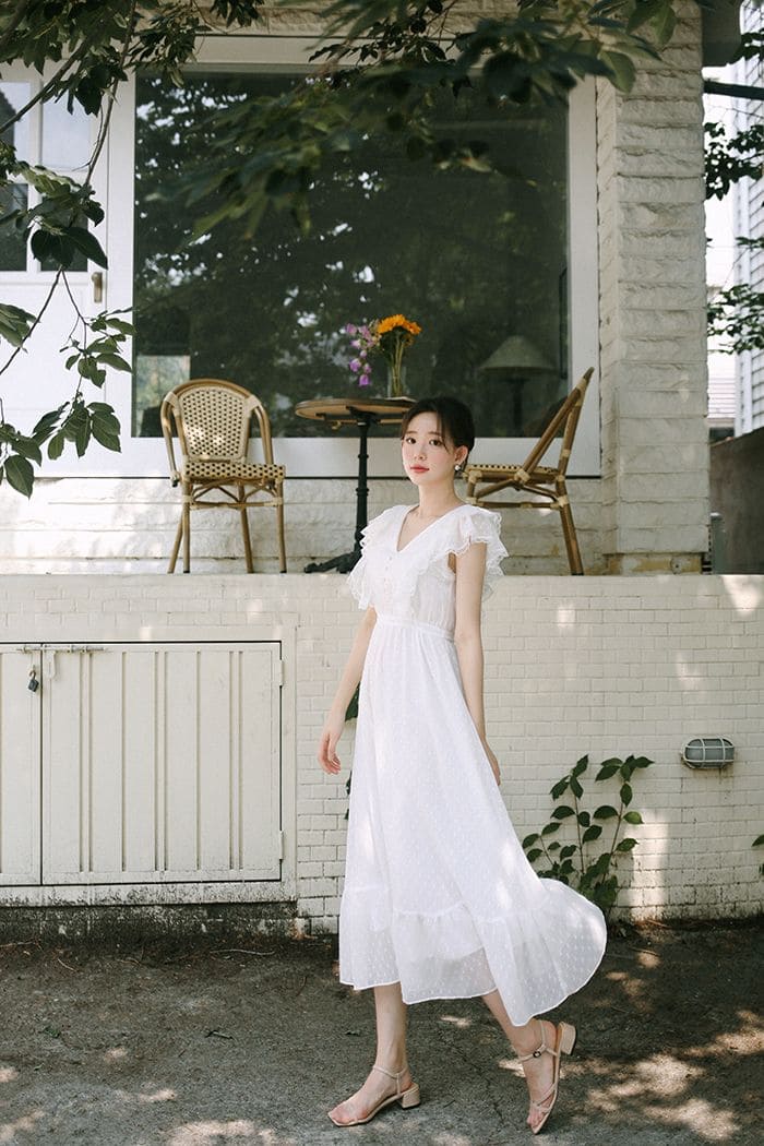 Váy Maxi Đi Biển Màu Trắng, Phong Cách Nàng Thơ Trên Bãi Biển 21 Xu Hướng Váy Maxi Đi Biển Màu Trắng 2025
