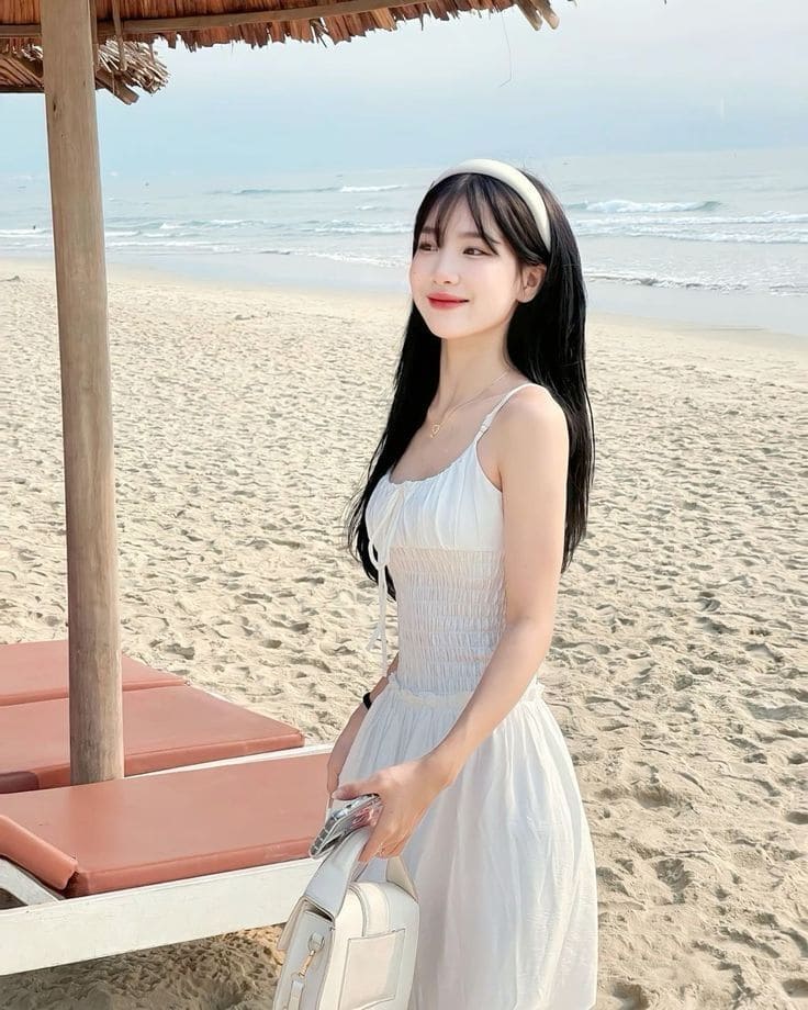 Váy Maxi Đi Biển Màu Trắng, Phong Cách Nàng Thơ Trên Bãi Biển 5 Các Kiểu Dáng Váy Maxi Đi Biển Màu Trắng Đẹp Mê Hồn - Váy Maxi 2 Dây
